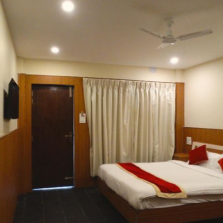 Rhino Land Jungle Lodge Sauraha Exterior foto