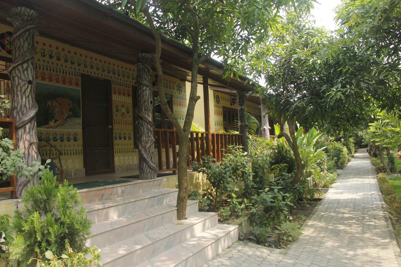 Rhino Land Jungle Lodge Sauraha Exterior foto