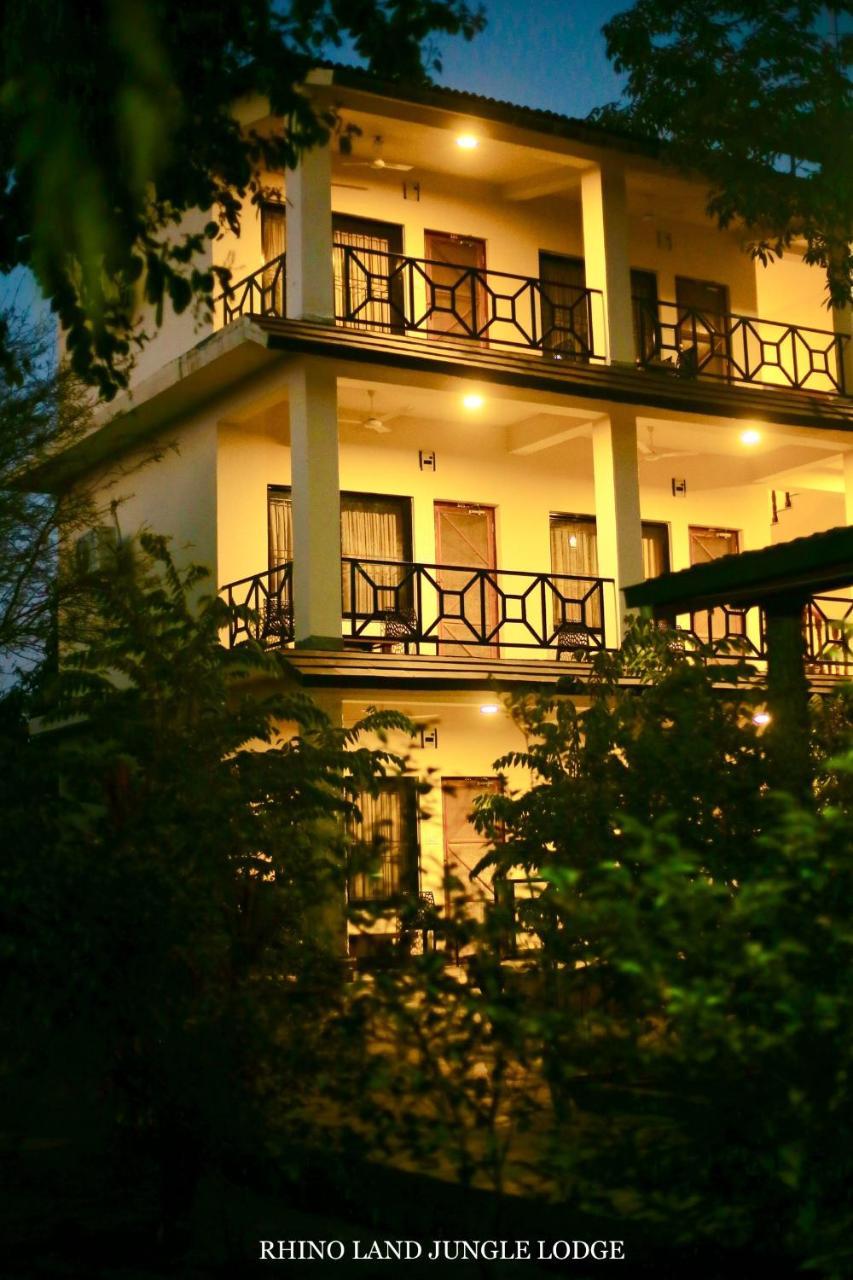 Rhino Land Jungle Lodge Sauraha Exterior foto
